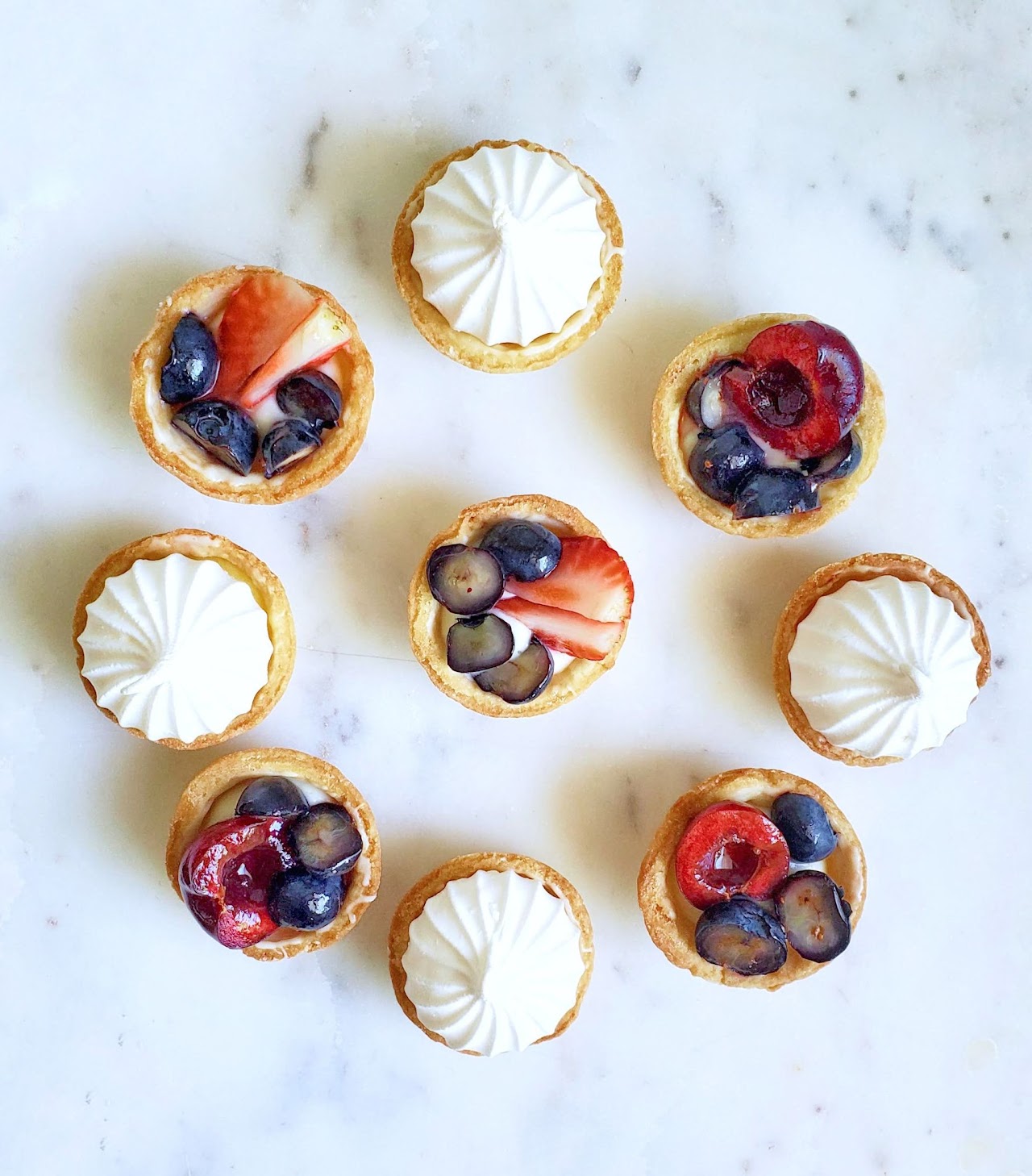 Seasonal fruit and lemon tarts · Dessert tables